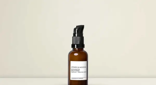 Jondi & Moon Hyaluron Serum: Reichhaltige Nachtcreme mit Hyaluron + Vitamine ACE. Naturkosmetik, handmade in Germany.