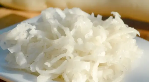 Frischer Rettichsalat, perfekt für ein leichtes und gesundes rettichsalat rezept.