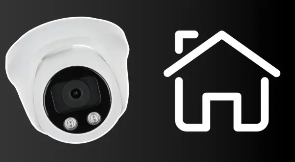 Biała kamera kopułkowa obok symbolu domu. Idealna do instalacji kamery wifi i monitorowania Twojego domu.