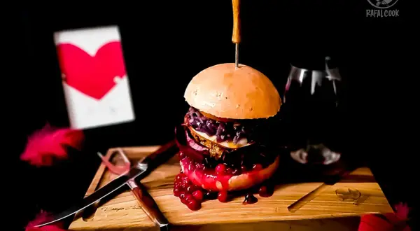 Kto wymyślił hamburgera? Dlaczego odpowiedź jest złożona?