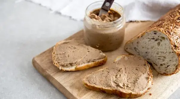 Kaloryczność kanapki z pasztetem: Ile kcal ma Twoja przekąska?