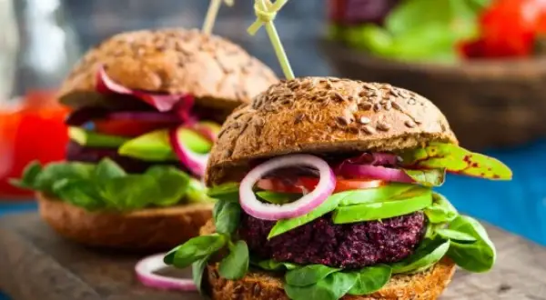 Twój idealny burger wołowy w domu: Przestań popełniać te błędy!
