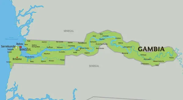 Mapa Gambii z zaznaczonymi miastami i rzeką. W regionie prowadzone są kampanie gambia szczepienia.