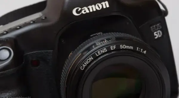 Czy warto kupić aparat fotograficzny? Korzyści, wady i alternatywy dla smartfonów