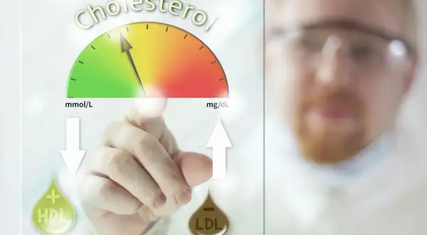 Podwyższony poziom cholesterolu we krwi: zagrożenia i skuteczne metody obniżenia