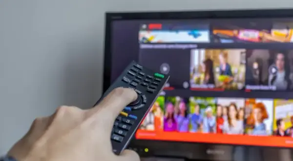 Jak wylogować Netflix z telewizora? 3 skuteczne sposoby