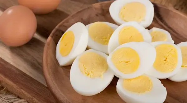 Jajko na twardo: Ile kalorii? Wartości, dieta, cholesterol