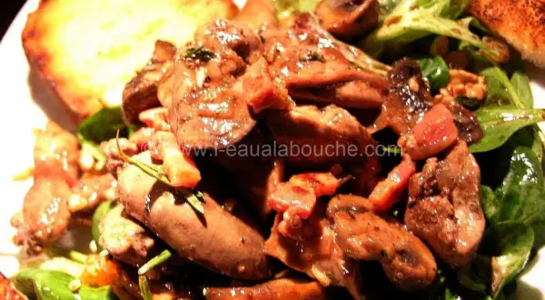 Salade de foies de volaille : recette bistrot facile et inratable