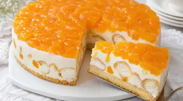 Eine köstliche Windbeuteltorte mit Mandarinen, wie sie die Landfrauen backen. Ein Genuss für Augen und Gaumen!