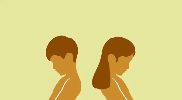 Dzieci odwrócone plecami do siebie. Jak wytłumaczyć dziecku co to okres? Ilustracja symbolizuje rozmowę o dojrzewaniu.