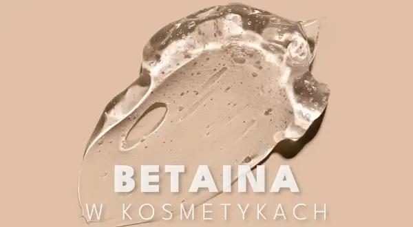 Przezroczysta, żelowa konsystencja kosmetyku z widocznymi pęcherzykami powietrza. Napis "BETAINA W KOSMETYKACH" wyjaśnia, co to jest betaina i jej zastosowanie.