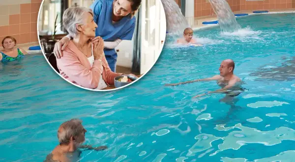 Seniorzy korzystają z basenu rehabilitacyjnego. Dowiedz się, ile kosztuje wyżywienie w sanatorium na NFZ.