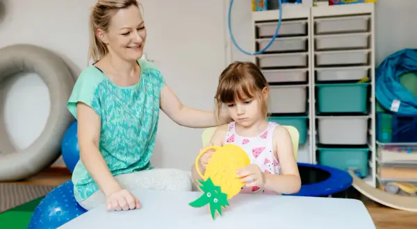 Terapia sensoryczna: Co to, dla kogo i jak wspiera rozwój dziecka?