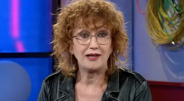Fiorella Mannoia, icona della musica italiana, in un'intervista che ripercorre la sua biografia.