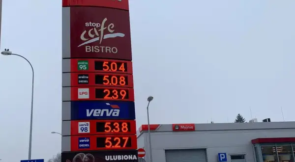 Cena ropy Orlen: benzyna 95 za 5.04 zł, diesel za 5.08 zł, LPG za 2.39 zł. Wyższe ceny dla Verva 98 (5.38 zł) i Verva Diesel (5.27 zł).