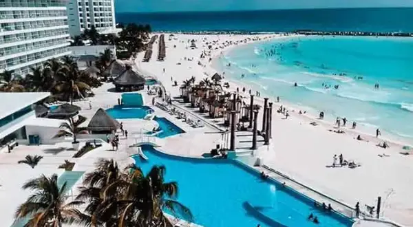 Ile trwa lot do Cancun? Sprawdź, co wpływa na czas podróży