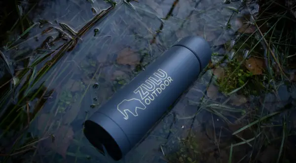 Termos de acero inoxidable Zulu Outdoor, listos para la aventura en la naturaleza.