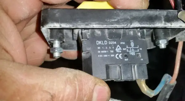 Podłącz włącznik betoniarki 230V/400V: Instrukcja krok po kroku