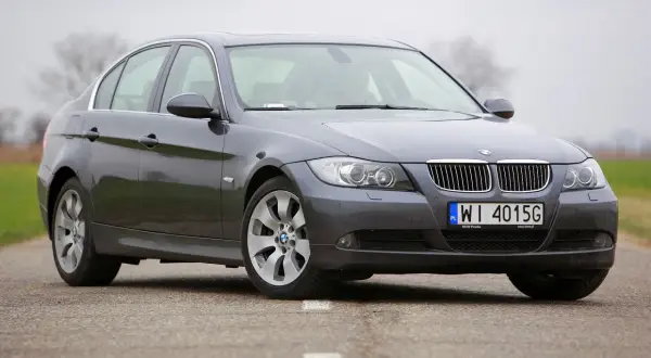 BMW E90 2.0 benzyna: Czy warto kupić? N46 vs N43 który wybrać?