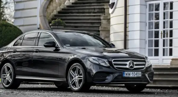 Mercedes E Klasa W213 - Kluczowe informacje, które musisz znać