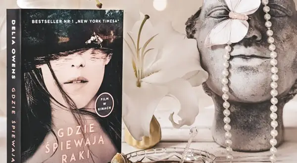 Gdzie śpiewają raki: przewodnik po bestsellerze Delii Owens