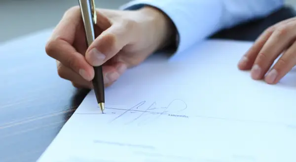 Ile trwa wykreślenie hipoteki z księgi wieczystej? Sprawdź teraz!