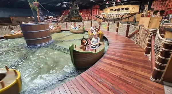 Mandoria czy Energylandia – który park rozrywki jest lepszy dla rodzin?