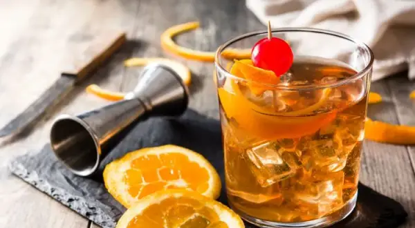 Najlepsze drinki z wiśniówką i sokiem pomarańczowym, które musisz spróbować