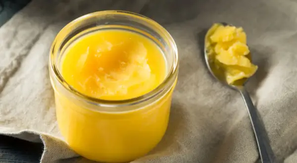 Masło klarowane (Ghee): Zdrowe czy nie? Fakty, zalety i wady