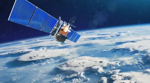 Satelita Starlink, symbol nowoczesnej łączności, krąży nad Ziemią. To odpowiedź na pytanie: starlink co to.