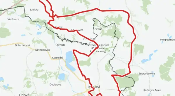 Mapa z zaznaczonym czarnym szlakiem rowerowym, biegnącym przez tereny leśne i w pobliżu miejscowości takich jak Jastrzębie-Zdrój i Karviná.