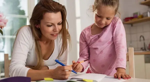 Czy nauczanie domowe jest dobre? Poznaj zalety i wady tej formy edukacji