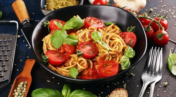Ile kalorii ma makaron spaghetti? Zaskakujące różnice między rodzajami
