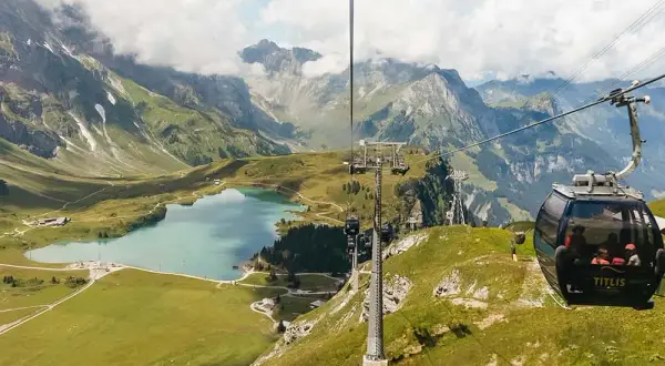Szwajcarskie Alpy: Gdzie jechać? Wybierz idealny region i planuj!