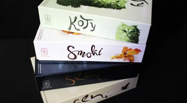 Koty, Smoki i Sen – gry karciane z pięknymi ilustracjami. Idealne dla miłośników kotów i fantastycznych stworzeń.