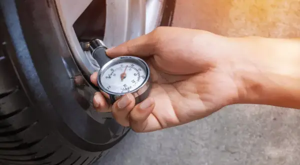 Jakie ciśnienie w oponach zimowych 205/55 R16? Uniknij błędów i zwiększ bezpieczeństwo!