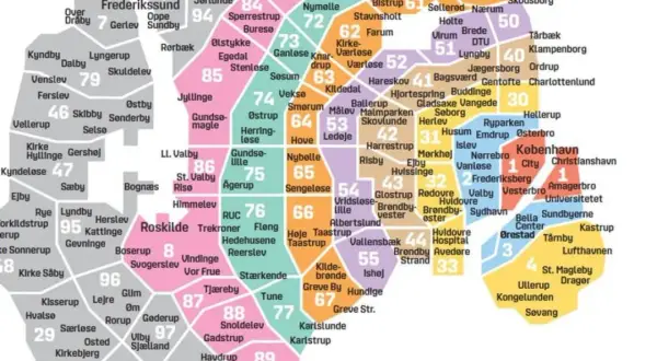 Mapa stacji metra w Kopenhadze z zaznaczonymi strefami i numerami linii.