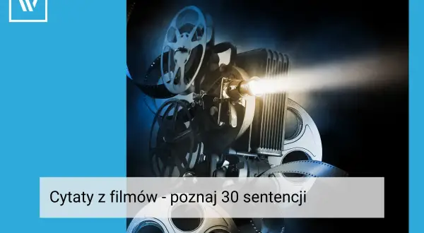 Stary projektor filmowy wyświetla snop światła, a na taśmie filmowej widać napisy "Cytaty z filmów - poznaj 30 sentencji".