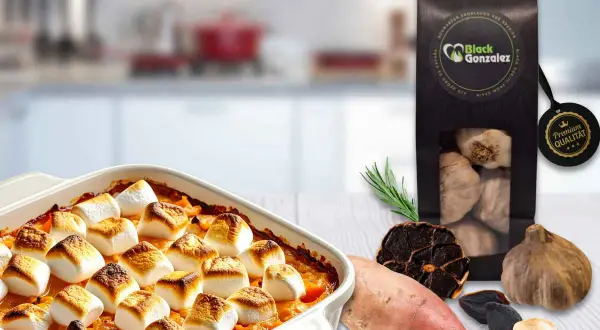 Süßkartoffelauflauf mit Marshmallows und schwarzem Knoblauch. Entdecken Sie neue schwarzer Knoblauch Rezepte!