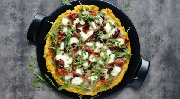 Pizza Giuseppe: kuszenie smakami! Zobaczcie tę pyszną pizzę z rukolą, suszonymi pomidorami i mozzarellą.
