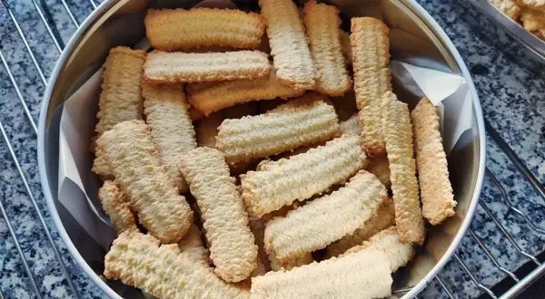 Sekret kruchych ciastek z maszynki? Odkryj przepis babci!