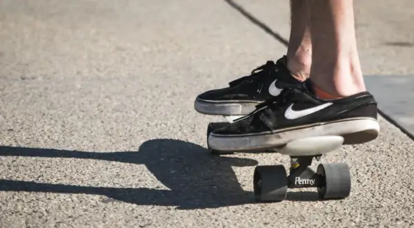 Jak wybrać najlepsze buty na deskę? Porady i rekomendacje dla skateboarderów