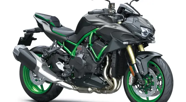 La Kawasaki mas potente, una naked deportiva gris con detalles verdes vibrantes, lista para la acción.