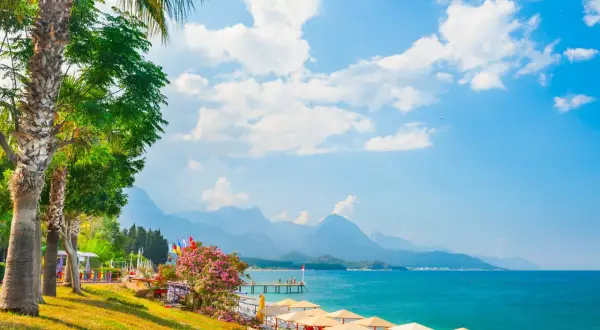 Kemer: Co zwiedzić? Od gór po plaże Twój przewodnik po atrakcjach