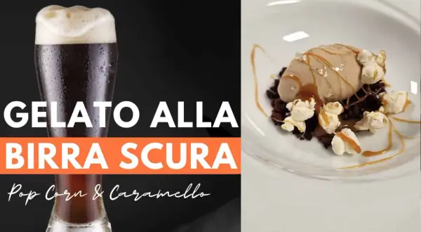 Un delizioso gelato alla birra scura, guarnito con popcorn croccanti e un filo di caramello, su un letto di briciole di cioccolato.