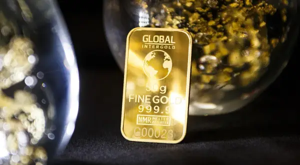 Sztabka złota 50g Fine Gold 999.9. Zastanawiasz się, jak sprzedać złoto inwestycyjne? Oto Twój pierwszy krok.