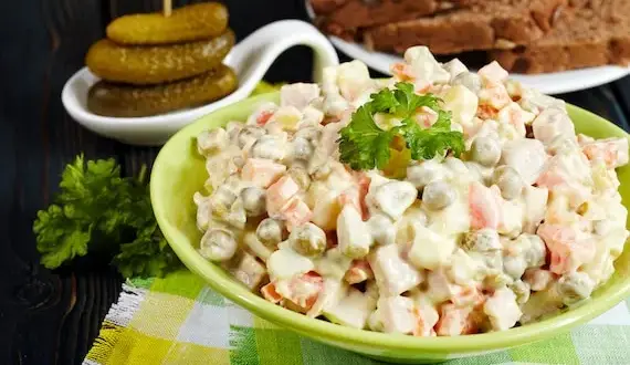 Jaką sałatkę na święta wielkanocne? Sprawdzone przepisy na wyjątkowe smaki