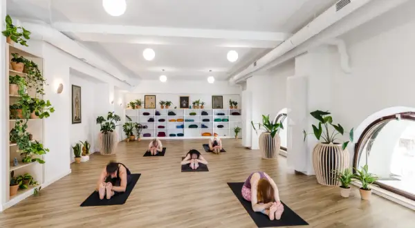 Joga w ciąży od którego tygodnia? Bezpieczne rozpoczęcie praktyki