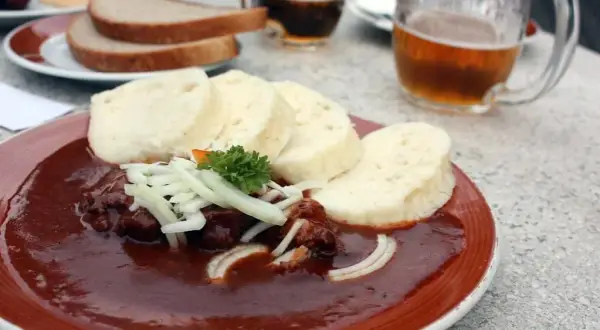 Praga: Gdzie zjeść dobrze? Lokalnie i tanio uniknij pułapek!