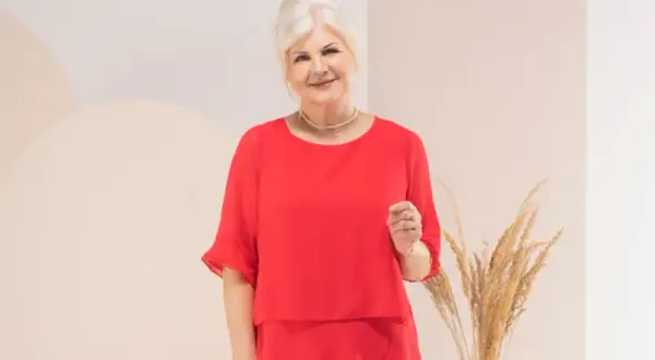 Jakie są nazwy bluzek z falbanką na dole? Odkryj modne fasony